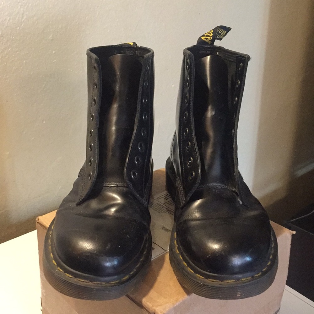 Dr Martens women’s boots, worn SZ 8